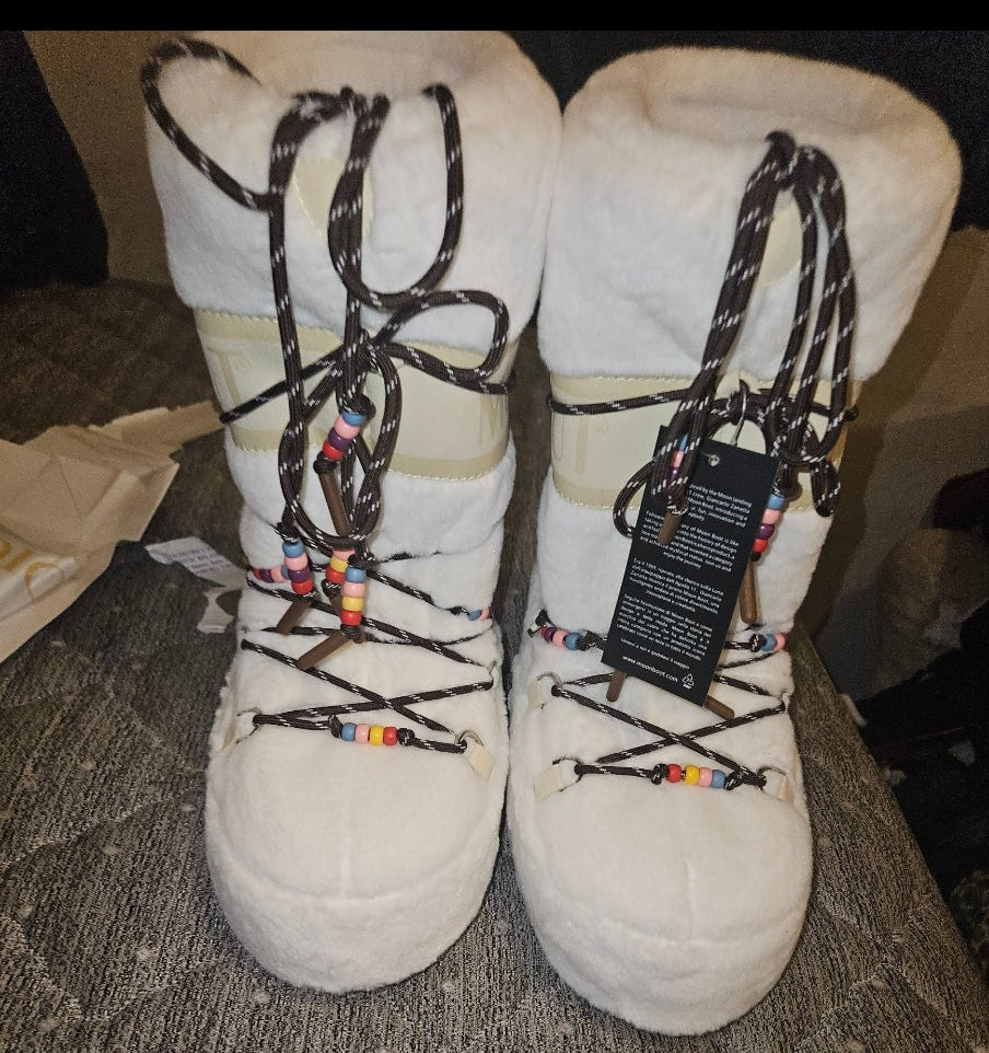 Authentic White Fox Moon Boots - Beaded Lace - Snow Bunny Chic! Size 40
