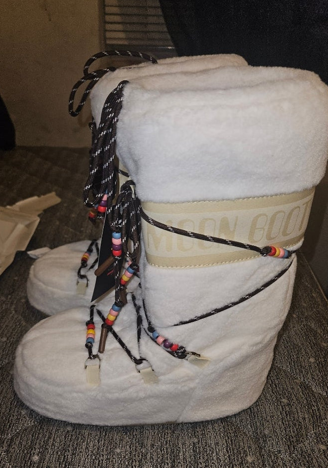 Authentic White Fox Moon Boots - Beaded Lace - Snow Bunny Chic! Size 40